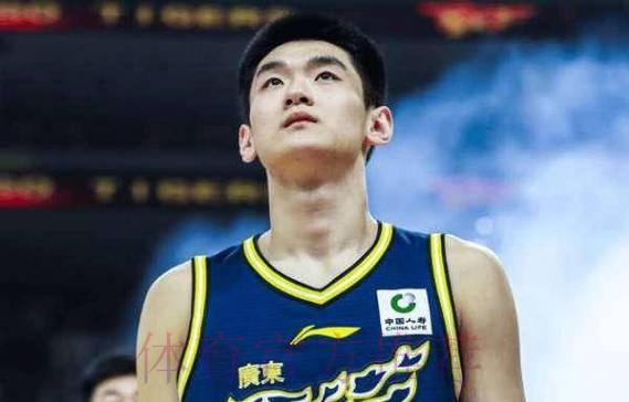 亲密互动,广东19岁王洪泽恋情曝光,女友可爱,体育生,杜锋祝福 亲密互动,广东19岁王洪泽恋情曝光,女友可爱,体育生,杜锋祝福